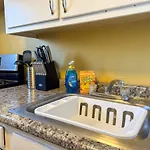Sleeps 8 2 Full Apartments With 3 Beds And Parking