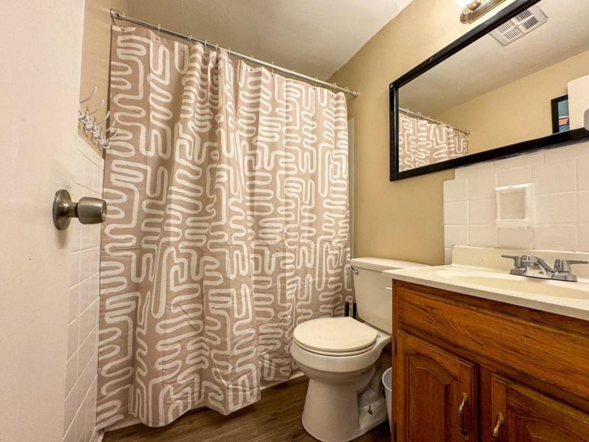 Sleeps 8 2 Full With 3 Beds And Parking Apartment *